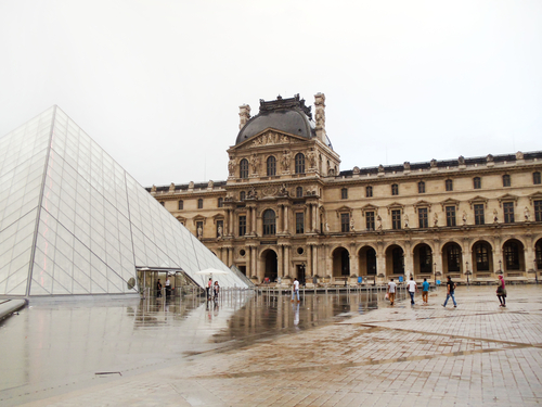 paris,,france, ,july,9,,2015:,louvre,palace,and,pyramid.
