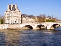 color,dslr,image,of,the,louvre,museum,in,the,sunlight,